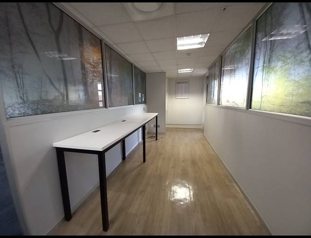 1,990M² OFFICE TO LET IN BRYANSTON